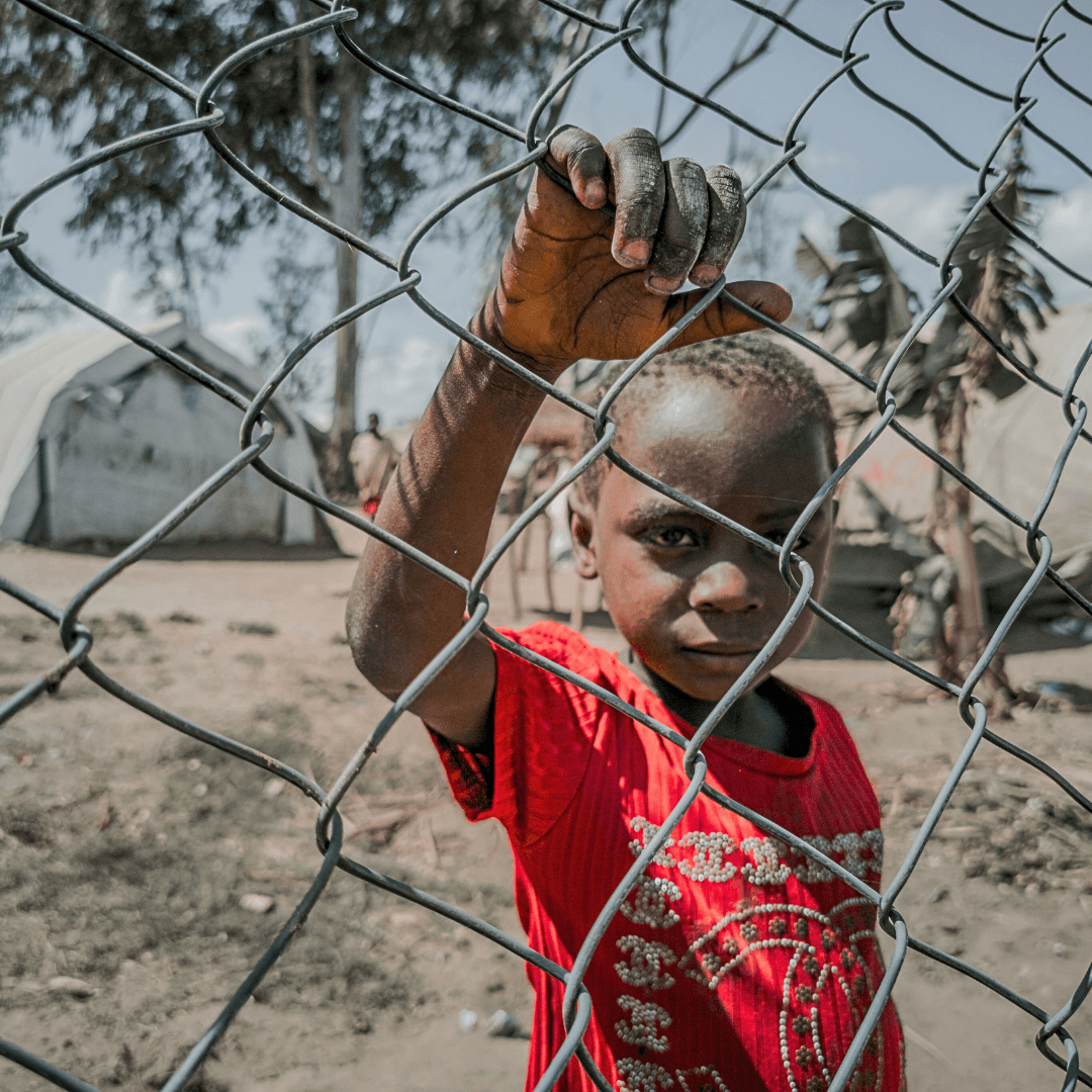 Jeune dans un camp de réfugiés au Mozambique