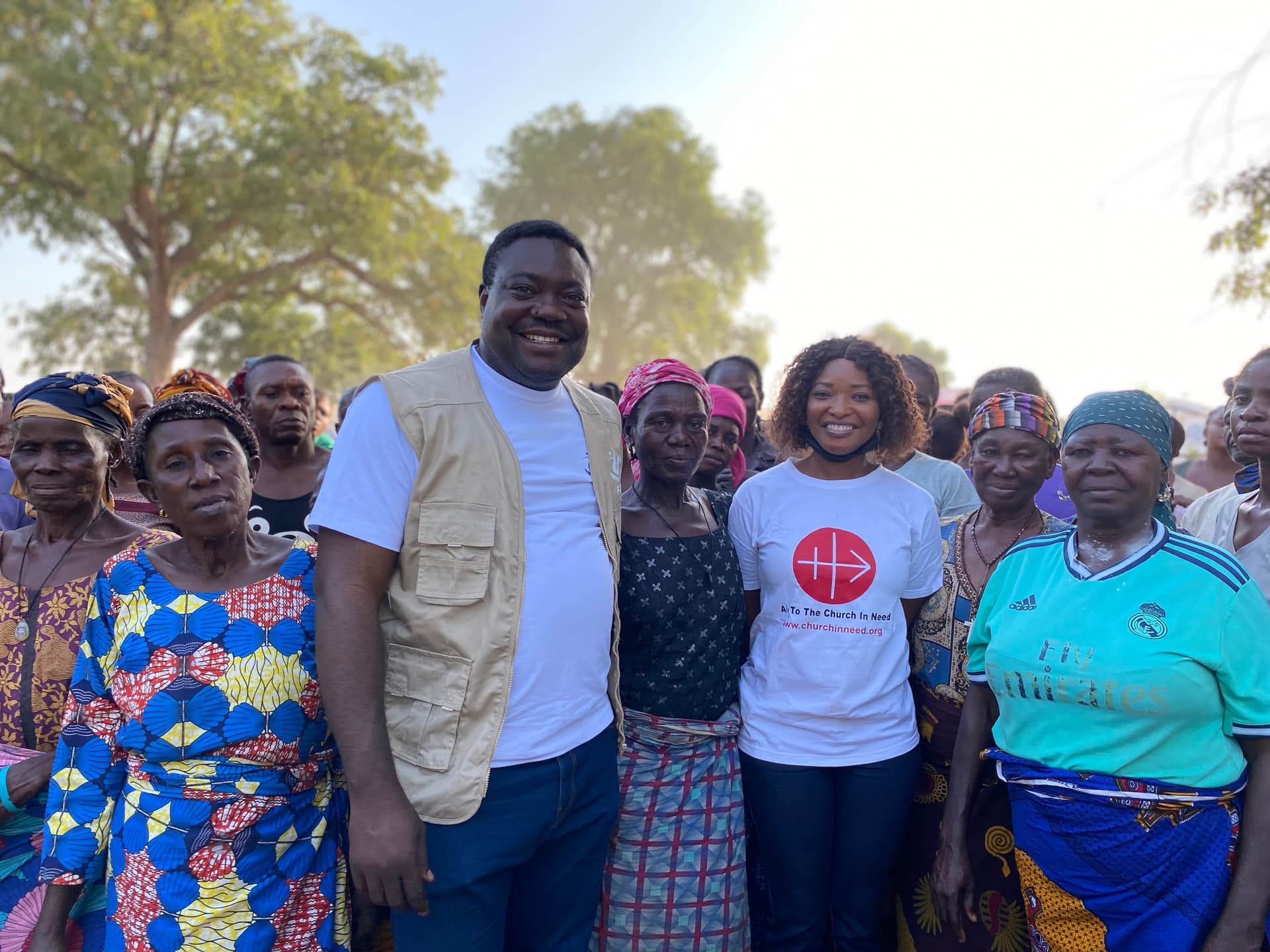 Pater Remigius hilft Geflüchteten im Flüchtlingslager Goma, Nigeria (Bild: ACN) Pater Remigius hilft Geflüchteten im Flüchtlingslager Goma, Nigeria (Bild: ACN)